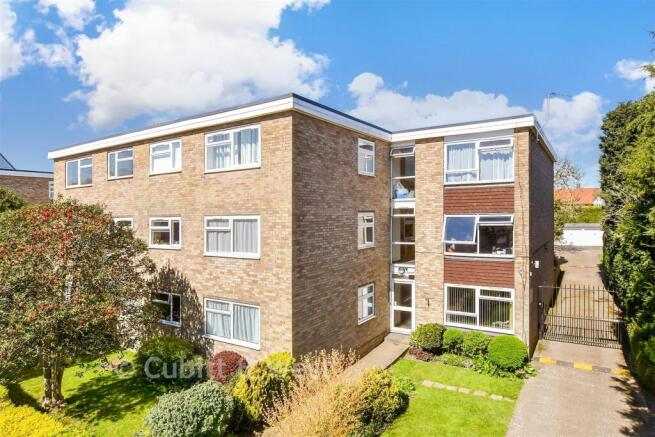 2 bed property, in Pound Road, £325,000