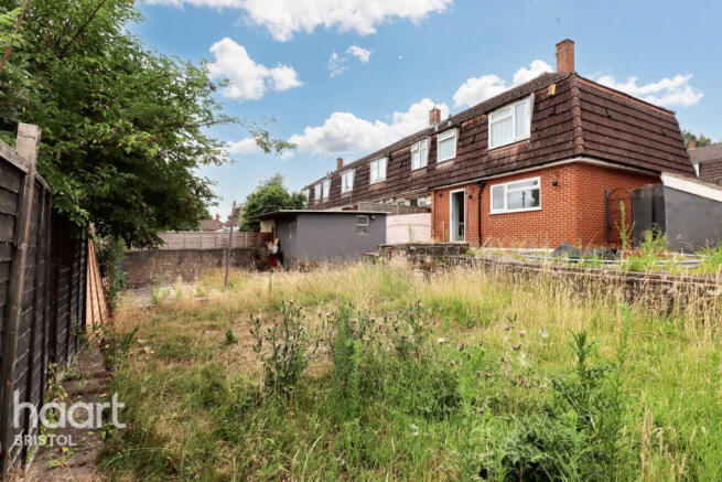 3 bed property, in Bourchier Gardens, £260,000