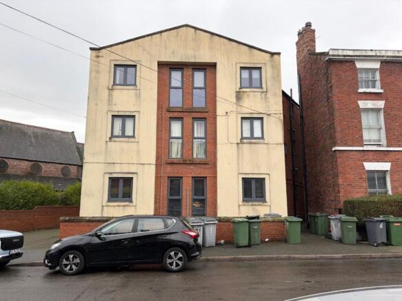 2 bed property, in Flat 6, £55,000