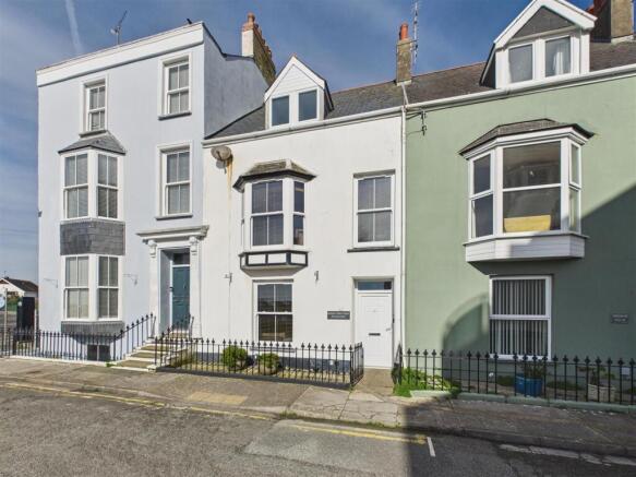 5 bed property, in South Cliff Street, £425,000