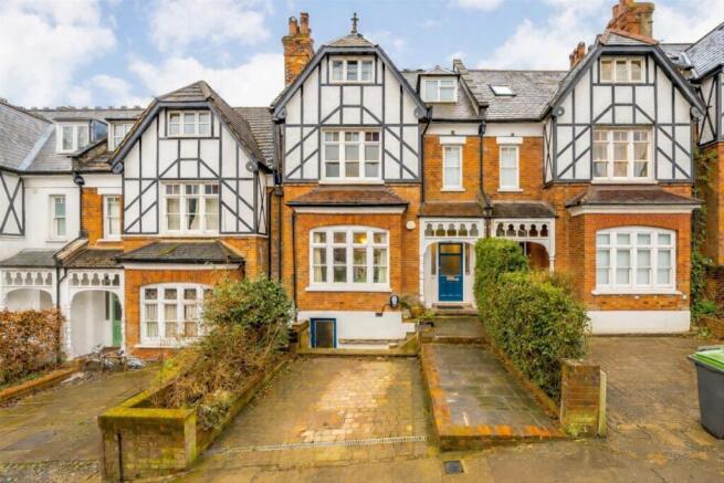 5 bed property, in Onslow Gardens, £2,200,000