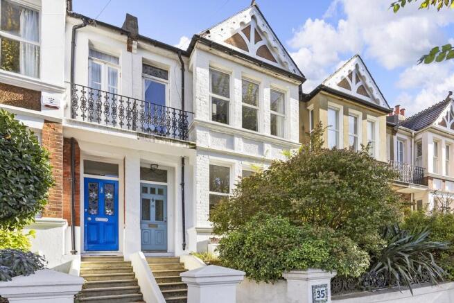 4 bed property, in Queens Park Terrace, £700,000