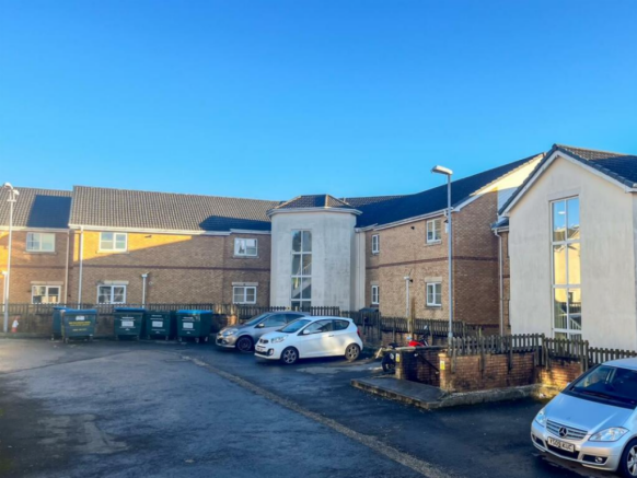 2 bed property, in 10 Bakewell Court, £60,000