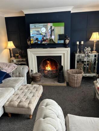 5 bed property, in St. Marys Crescent, £350,000