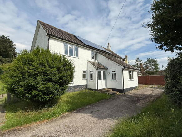 4 bed property, in Hepworth, £350,000
