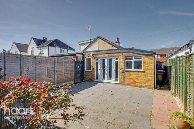 2 bed property, in Wood Road, £400,000