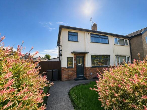 3 bed property, in Green Lane, £260,000
