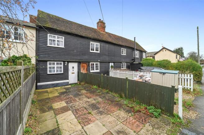 2 bed property, in High Street, £285,000