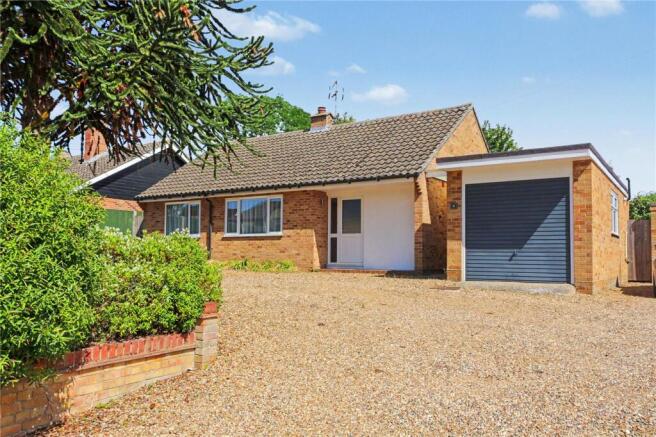 2 bed property, in Swan Lane, £325,000