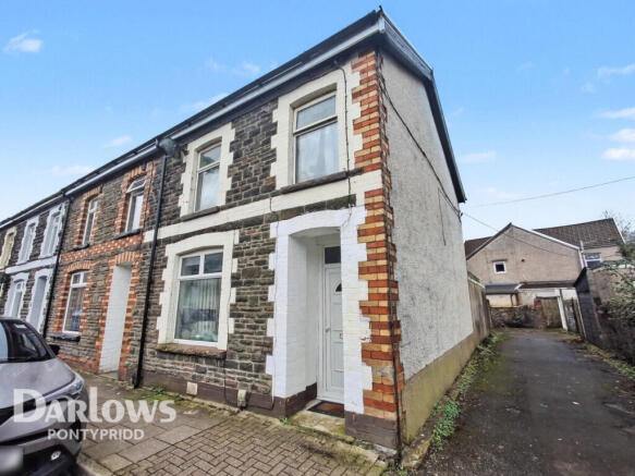 3 bed property, in Meadow Street, £160,000