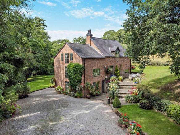 4 bed property, in Lowcross, £1,150,000