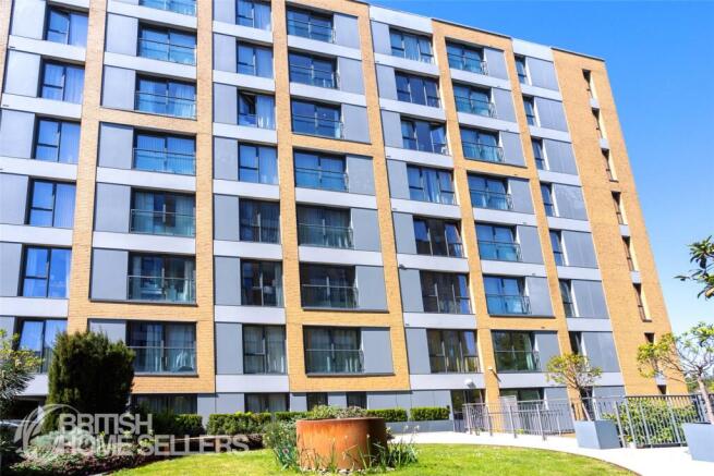 1 bed property, in London Road, £280,000