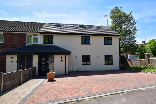 5 bed property, in Robin Hood Drive, £849,950