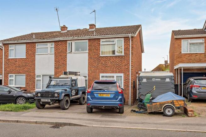 3 bed property, in Langham Road, £230,000