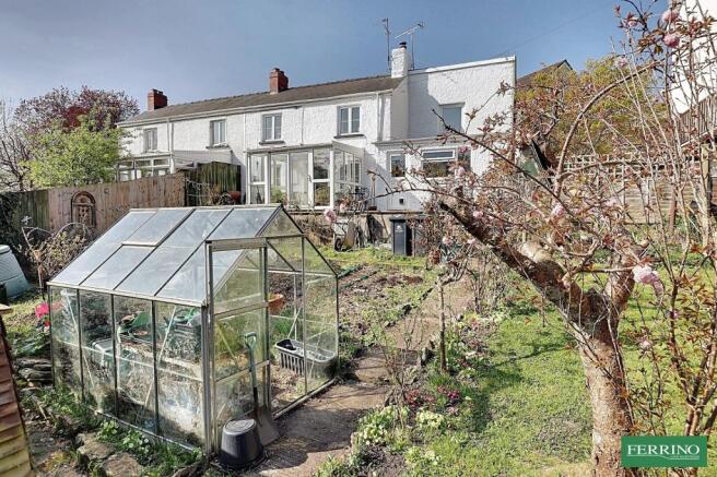 3 bed property, in Parkhill, £250,000