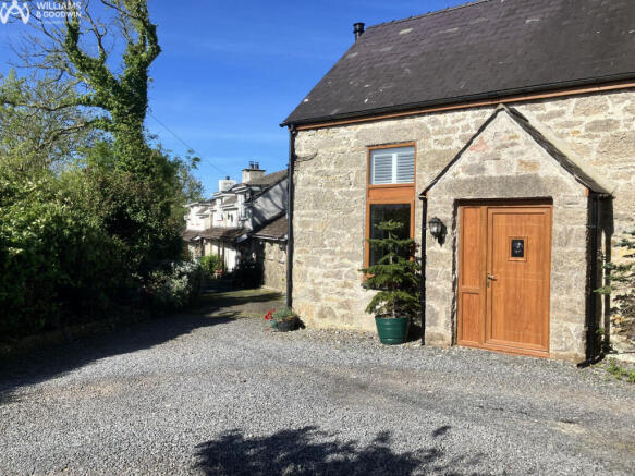5 bed property, in Cefniwrch, £529,950