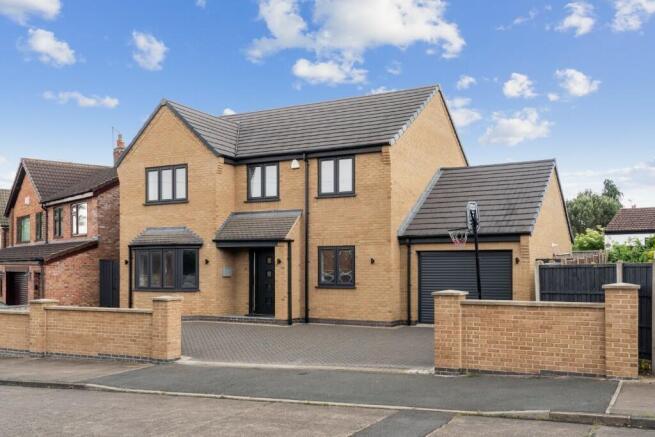 5 bed property, in Shrewsbury Avenue, £575,000