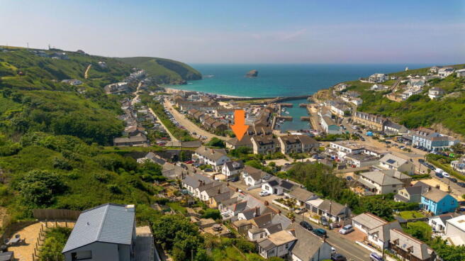 2 bed property, in Harbour Court, £200,000