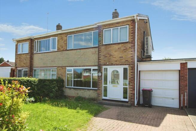 3 bed property, in St. Stephens Drive, £190,000