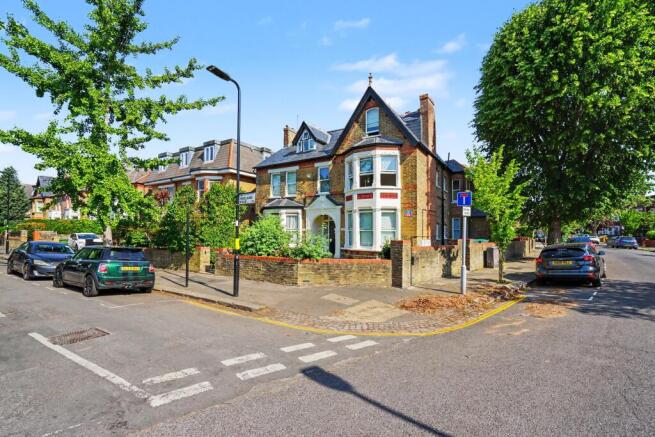 1 bed property, in Flat 5, £145,000