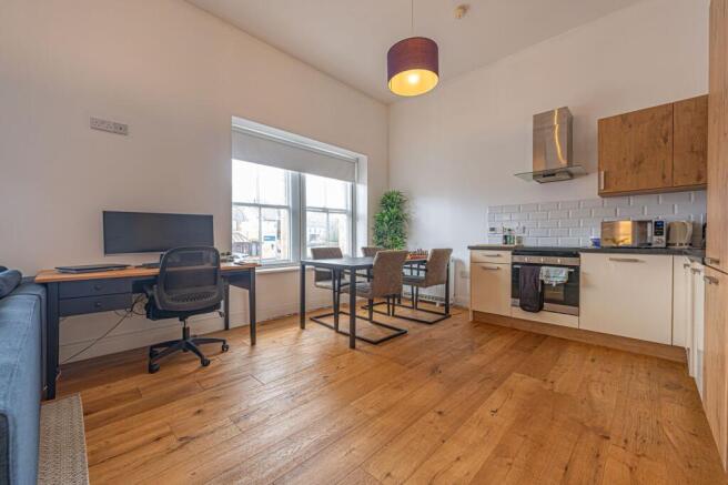 2 bed property, in Pentonville, £130,000