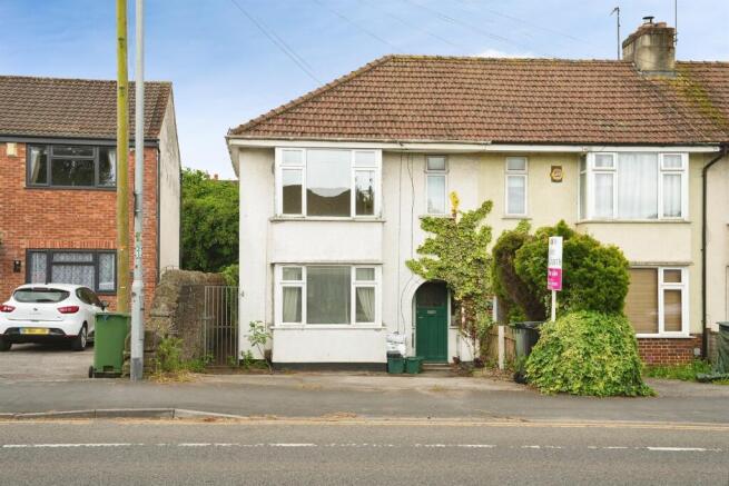 3 bed property, in Station Road, £180,000