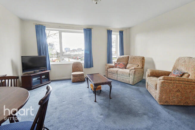 2 bed property, in Grand Drive, £350,000