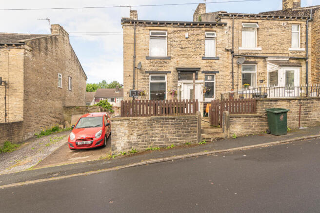 2 bed property, in Orleans Street, £95,000
