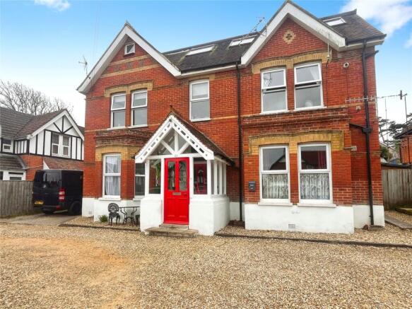 2 bed property, in The Avenue, £179,950