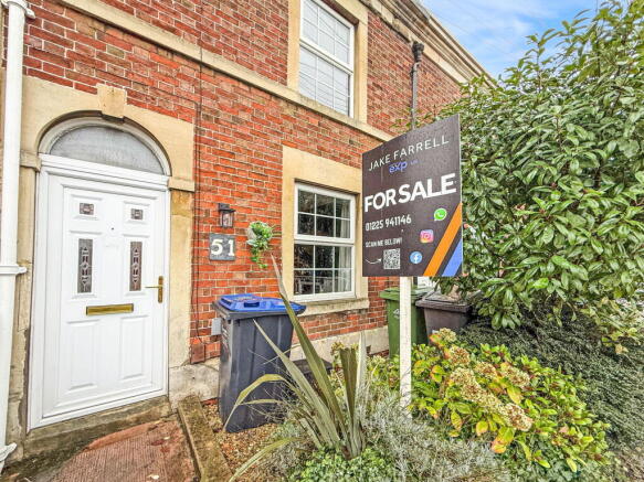 2 bed property, in Wingfield Road, £230,000