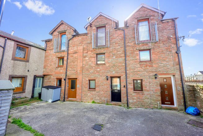 2 bed property, in Castlegate Mews, £130,000