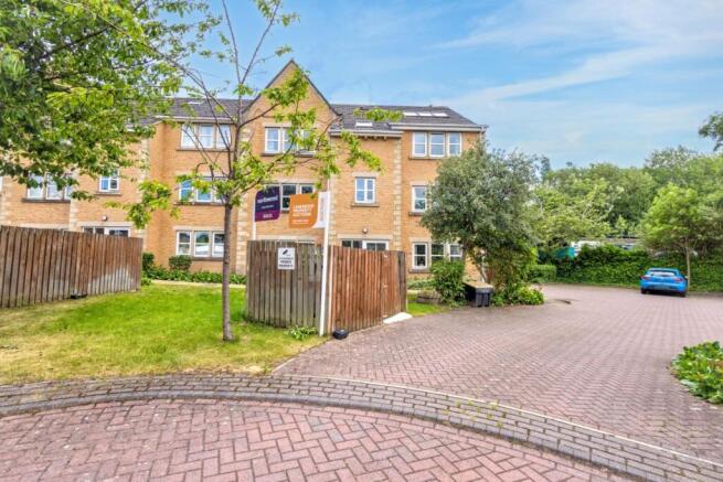 2 bed property, in 14 Henshaw Mews, £90,000
