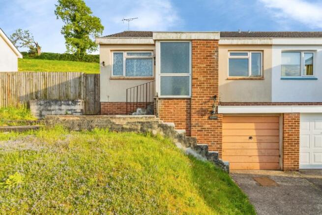 2 bed property, in Charles Road, £210,000