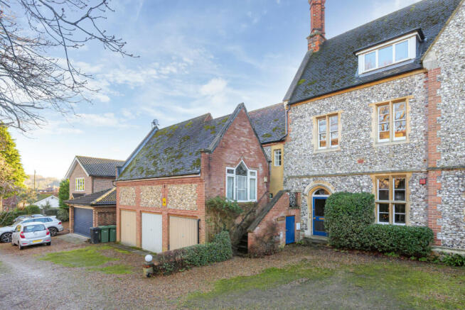 2 bed property, in Church Street, £450,000
