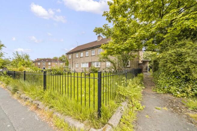 3 bed property, in Renfrew Road, £89,995