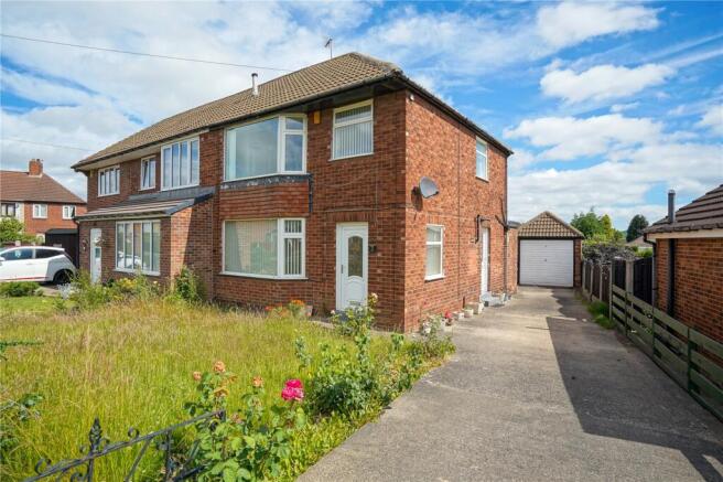 3 bed property, in Brinsworth Hall Grove, £210,000