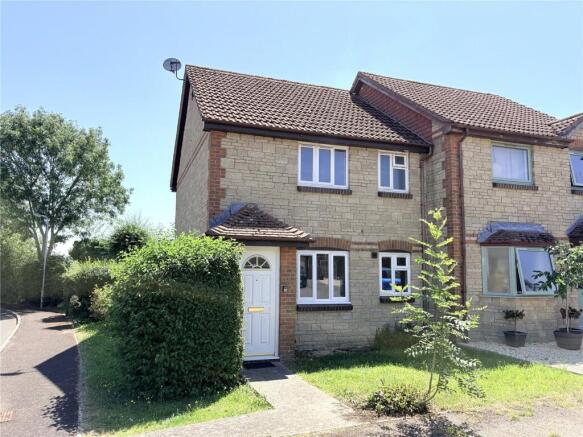 1 bed property, in Townsend Green, £140,000