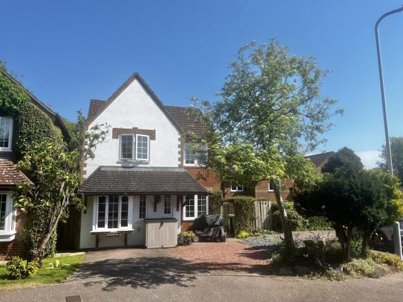 3 bed property, in Mount Pleasant Close, £415,000