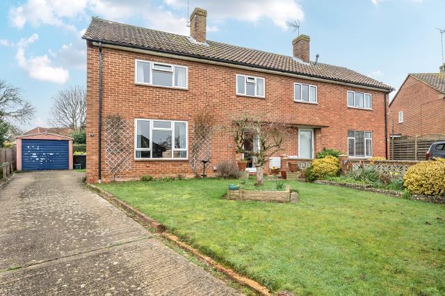 3 bed property, in Plowden Way, £485,000