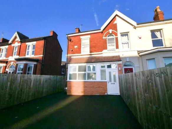 3 bed property, in Sussex Road, £190,000