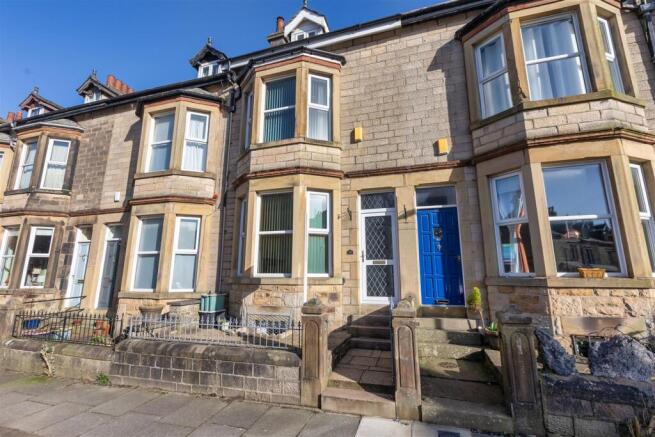 3 bed property, in Ashfield Avenue, £240,000