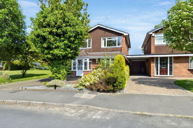 3 bed property, in Thompson Close, £290,000