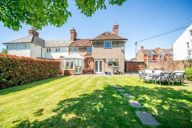 4 bed property, in Kingsland Road, £800,000