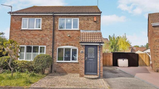 2 bed property, in Chedworth, £240,000