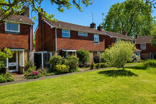 3 bed property, in Wilmington Close, £525,000