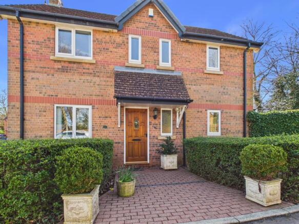 3 bed property, in Coach House Court, £315,000
