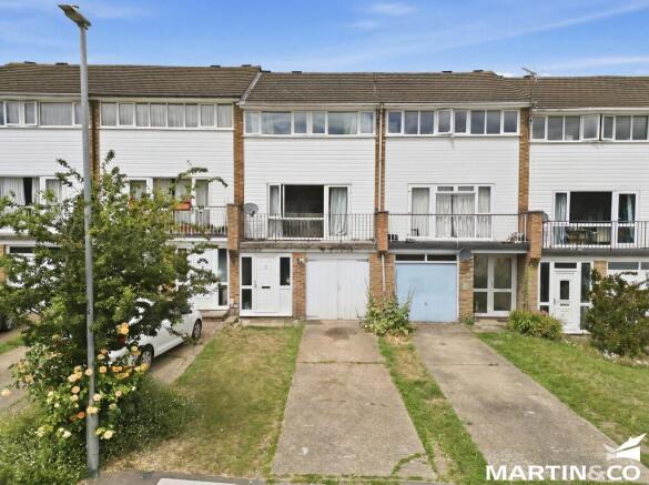 4 bed property, in Little Meadow, £350,000