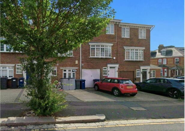 4 bed property, in Lorne Terrace, £980,000