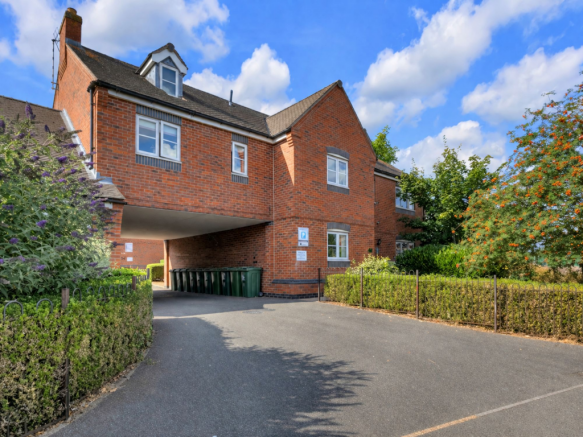 2 bed property, in Melton Road, £130,000