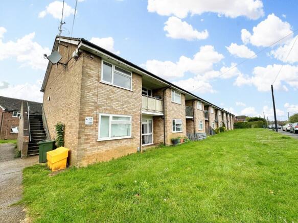 1 bed property, in Carfax Avenue, £165,000